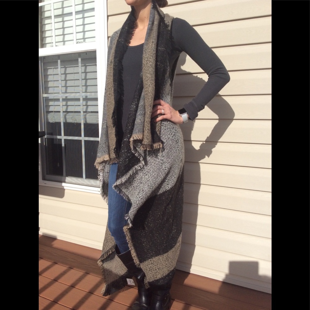 LAST ONE 🖤 HP 🖤 Express Oversized Sweater Vest - Picture 2 of 8